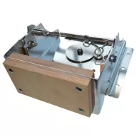 Držák motoru lze otočit na vodorovný povrch. 15 HP