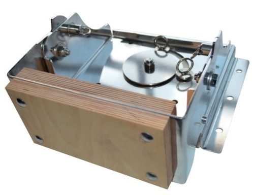Držák motoru lze otočit na vodorovný povrch. 15 HP